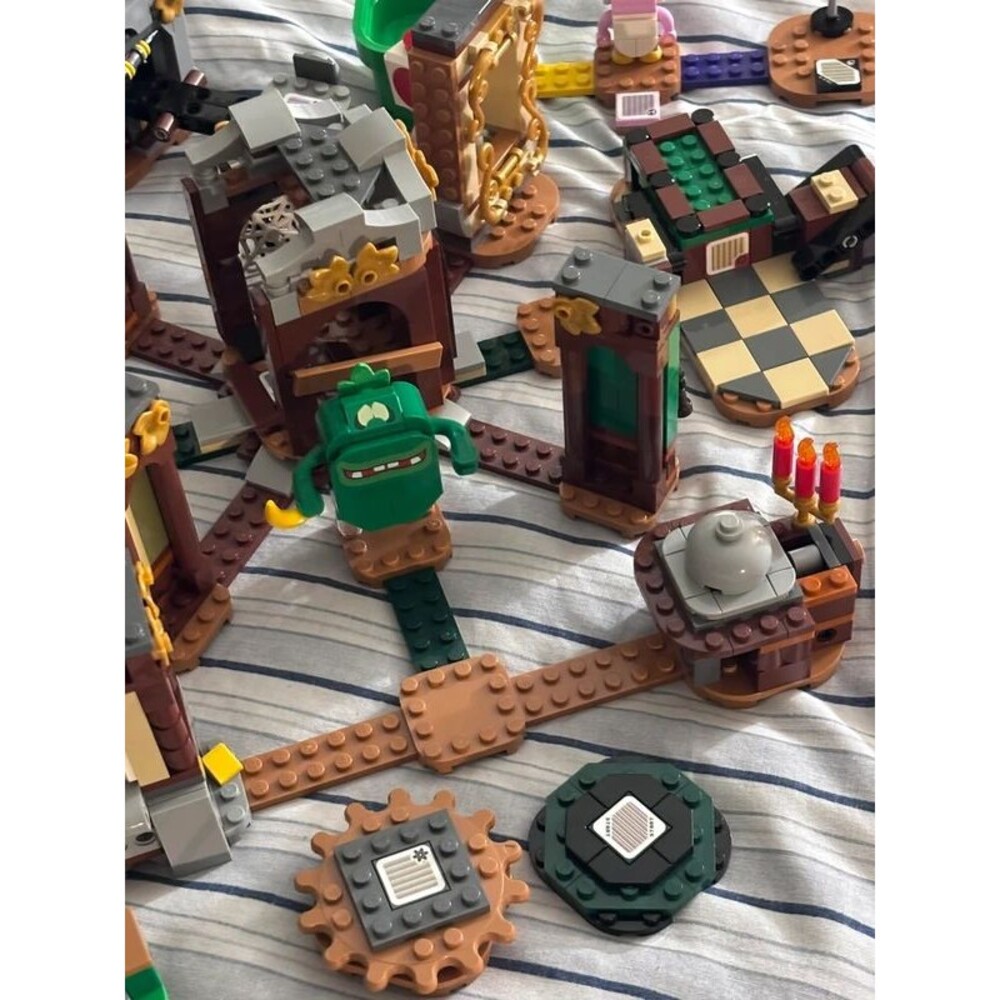 Lego Mario Set Bundle - Picture 2 of 9